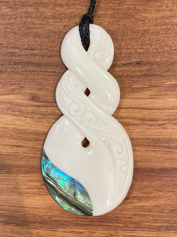Pikorua with paua